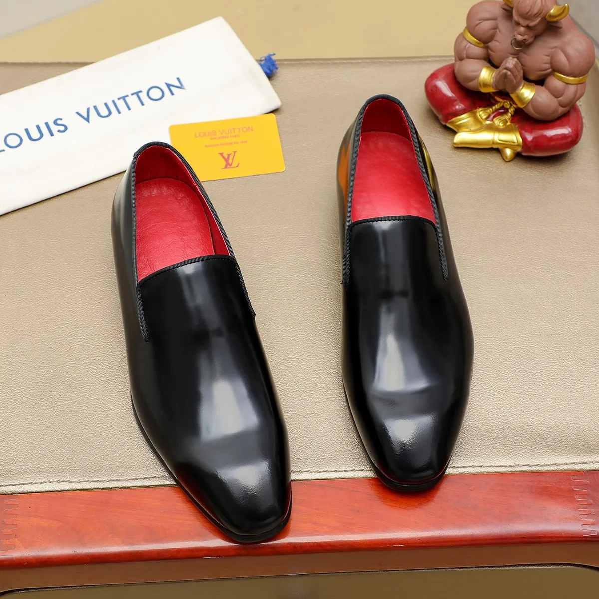 Men's shoes 💰580 💰 Louis Vuitton LV ® Autumn and Winter 🆕 models 🔛Full shoe counter First layer cowhide, 🐂Leather lined casual shoes for men, super soft outsole, essential for driving. Counter synchronization Original first layer cowhide Completely 1:1 mold customization 🌹Top version, 2 colors optional! Number: 38-45 (37.46. Customized)